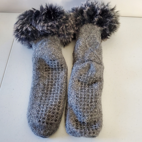 Women's Faux Fur Trim Lined Slipper Socks Slip Resistant Gray Knit Stretch - Picture 5 of 11